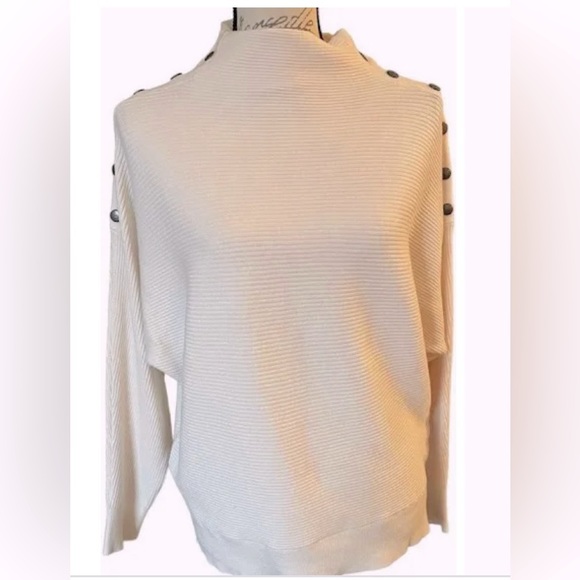 NWT Carmen Marc Valvo Cream Color sweater with Faux button details size L - Picture 11 of 12